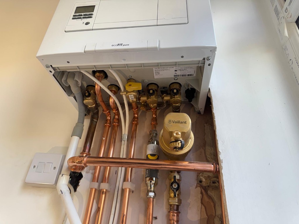 Vaillant ecoFIT pure boiler installation with copper pipework